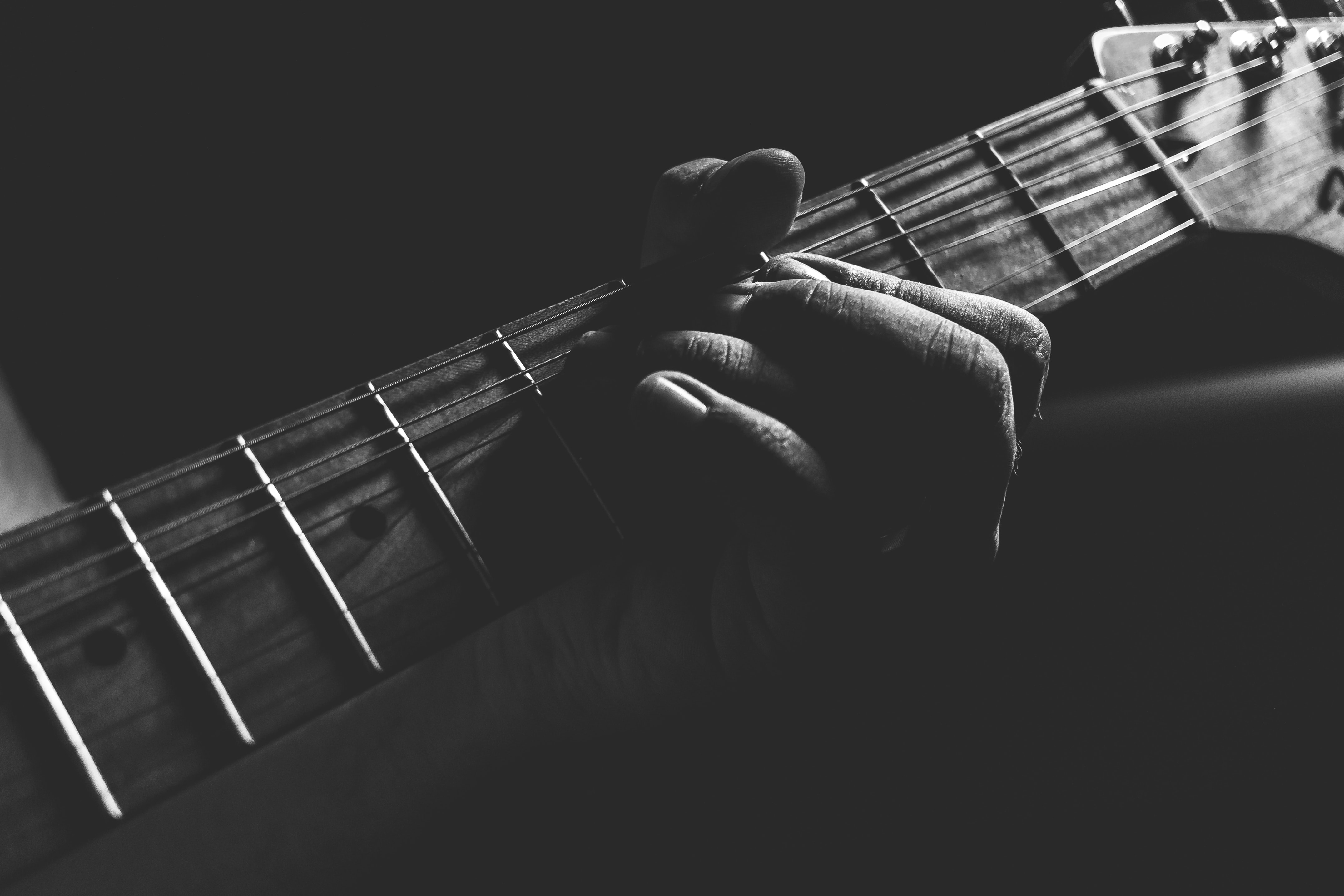 Sviranje gitare FOTO: Unsplash